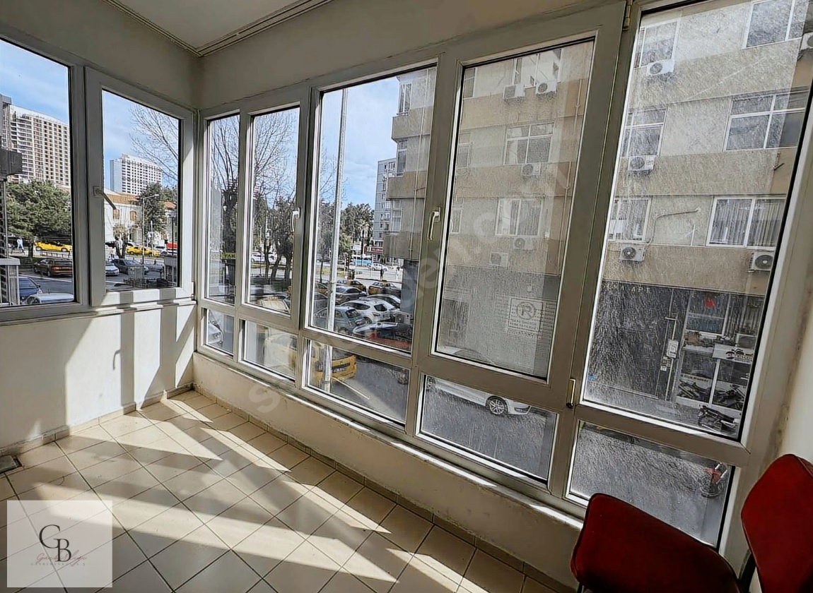 Alsancak Mahmut Esat Bozkurt Aile Apartmanında Satılık 3+1 Daire